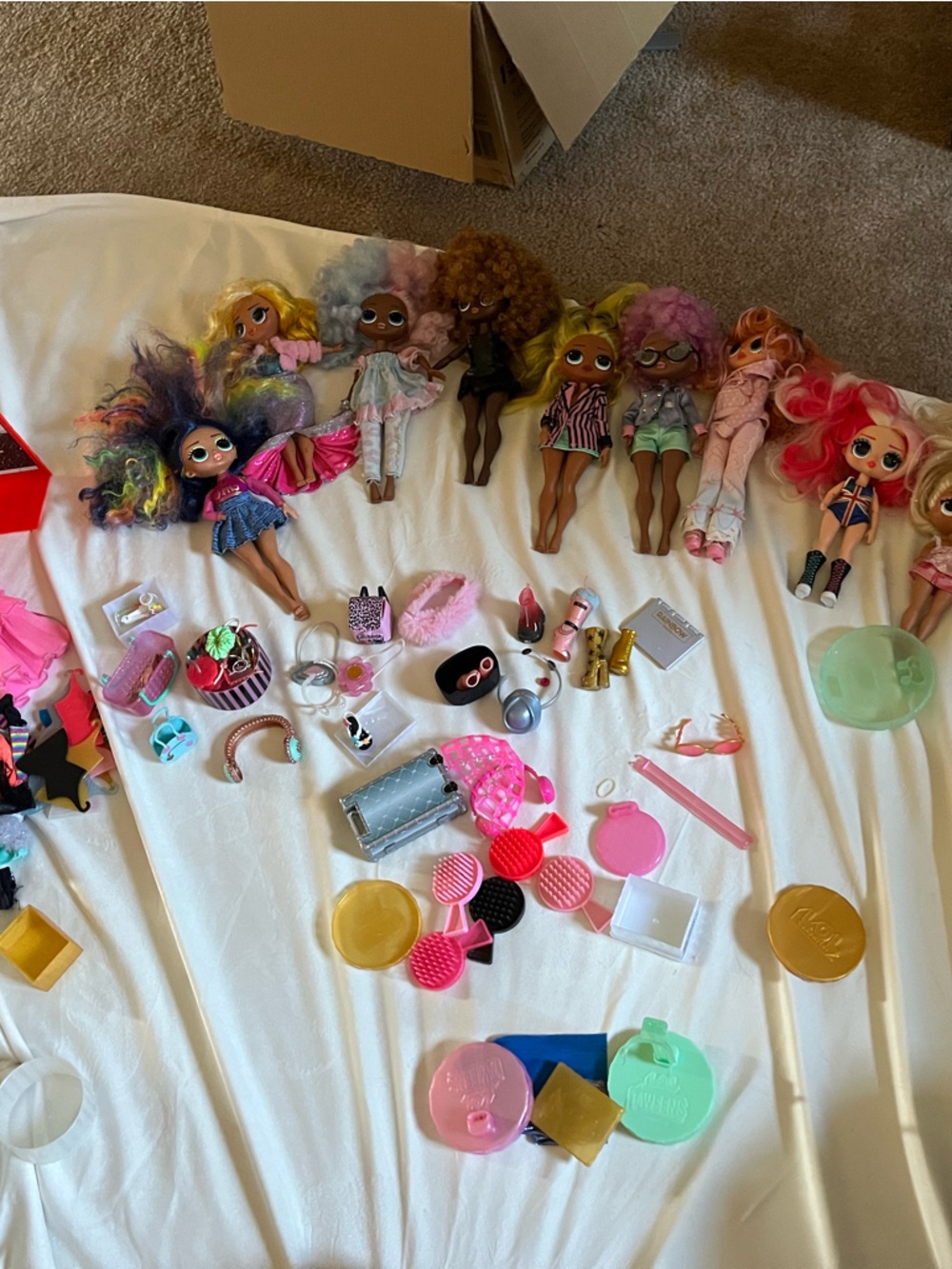 L.O.L. Vintage Dolls Playset with Bright Pink, Gold, Black & Pastel Accessories